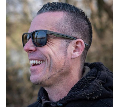 Поляризационные солнцезащитные зелено-черные очки Fox Collection Green Black Shades - Brown Lens