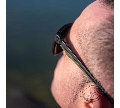 Поляризационные солнцезащитные зелено-черные очки Fox Collection Green Black Shades - Brown Lens